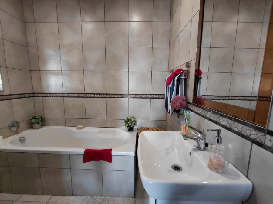 3 Bedroom Property for Sale in C Place Eastern Cape